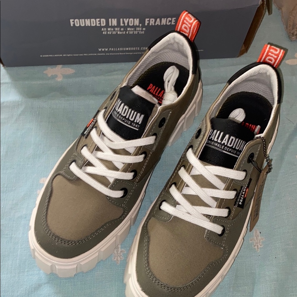 Palladium Pallatower Canvas Low-Top Shoes - Picture 8 of 9